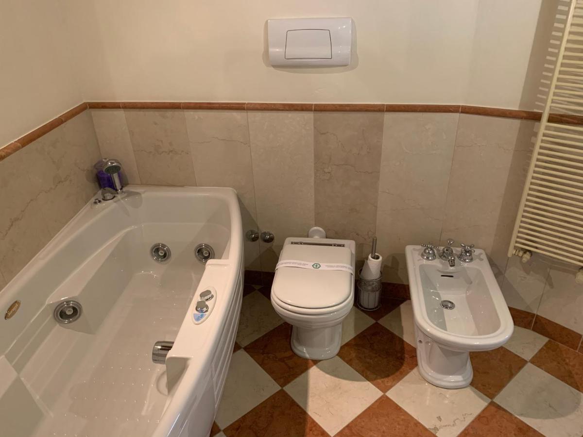 Quinta Quadra Hotel Chiari Kültér fotó